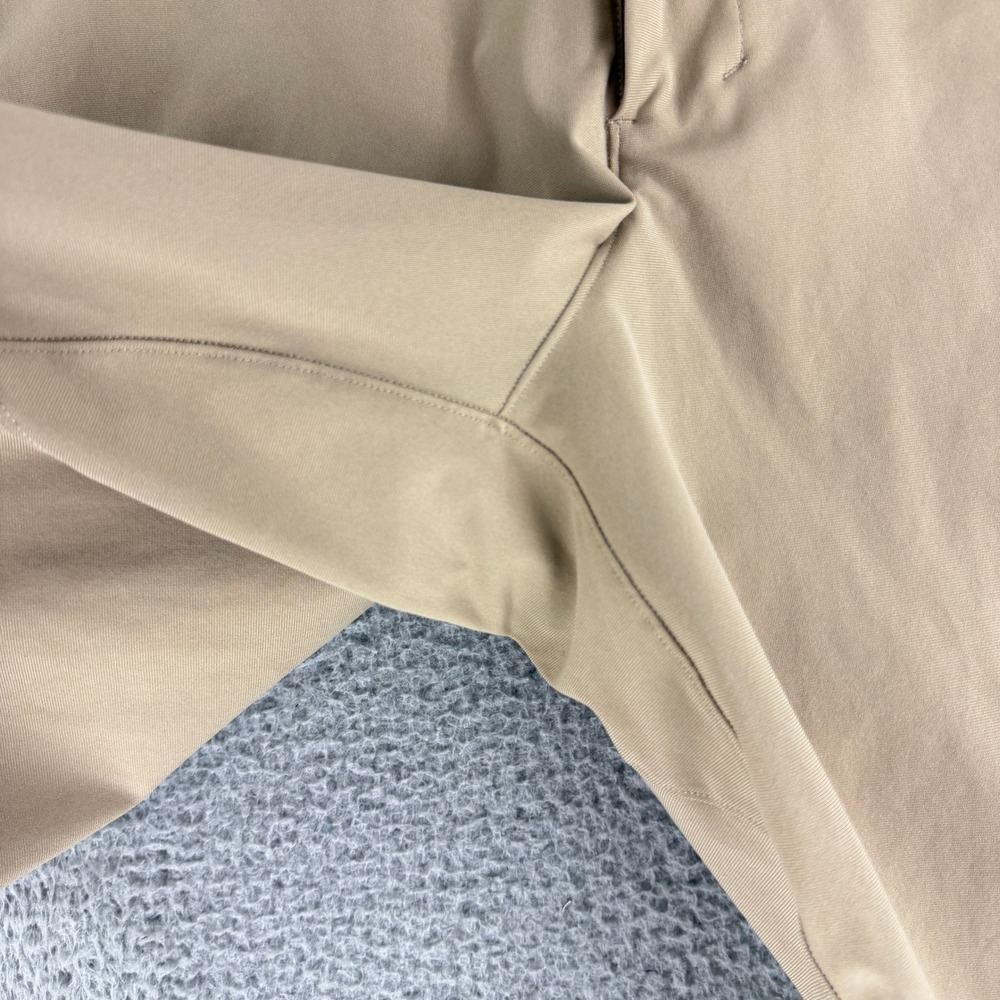 Lululemon Commission Shorts Mens 32 Tan Khaki Golf Chino Casual 10 Inch Inseam - Picture 3 of 12